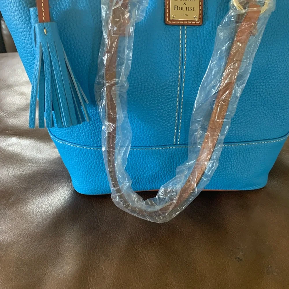 Dooney and Bourke small Tobi tote in the color sky - Picture 2 of 6
